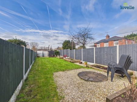 2 bedroom Terraced House to let in Barrow Road, New Holland, DN19