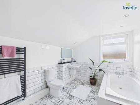 2 bedroom Terraced House to let in Barrow Road, New Holland, DN19