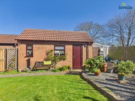 3 bedroom Detached bungalow for sale in Meadowfield, Middle Rasen, LN8