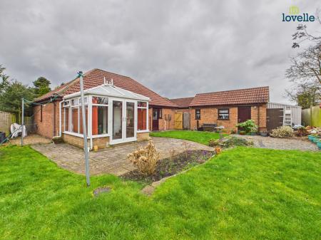 3 bedroom Detached bungalow for sale in Meadowfield, Middle Rasen, LN8