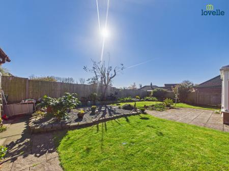 3 bedroom Detached bungalow for sale in Meadowfield, Middle Rasen, LN8