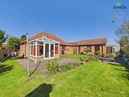 3 bedroom Detached bungalow for sale in Meadowfield, Middle Rasen, LN8