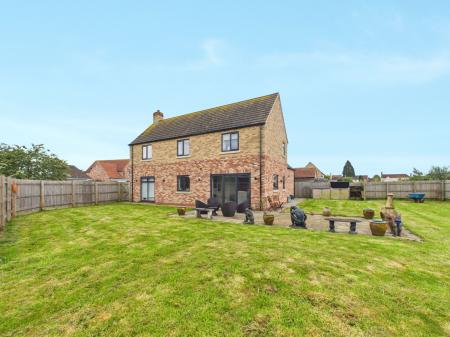 4 bedroom Detached house for sale in Heath Court, Middle Rasen, Market Rasen