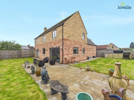4 bedroom Detached house for sale in Heath Court, Middle Rasen, Market Rasen