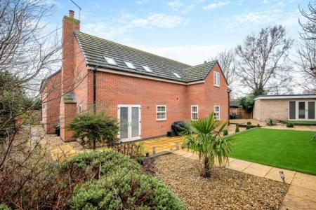 5 bedroom Detached house for sale in Bishop Norton Road, Glentham, LN8
