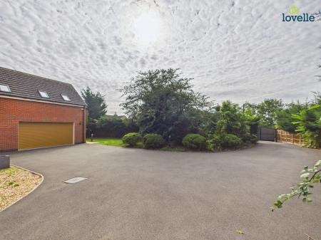 5 bedroom Detached house for sale in Bishop Norton Road, Glentham, LN8