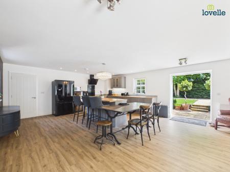5 bedroom Detached house for sale in Bishop Norton Road, Glentham, LN8