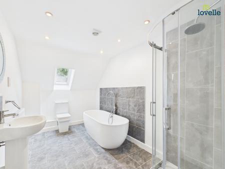 5 bedroom Detached house for sale in Bishop Norton Road, Glentham, LN8