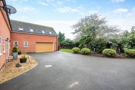 5 bedroom Detached house for sale in Bishop Norton Road, Glentham, LN8