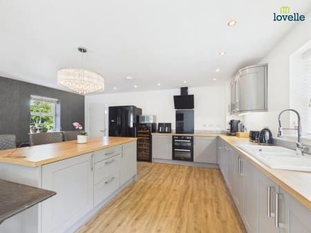 5 bedroom Detached house for sale in Bishop Norton Road, Glentham, LN8