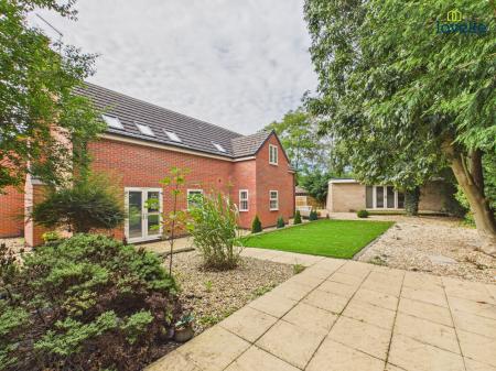 5 bedroom Detached house for sale in Bishop Norton Road, Glentham, LN8