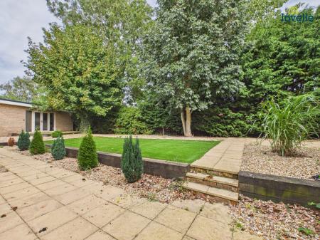 5 bedroom Detached house for sale in Bishop Norton Road, Glentham, LN8