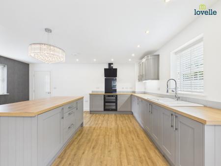 5 bedroom Detached house for sale in Bishop Norton Road, Glentham, LN8