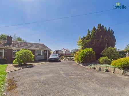 2 bedroom Semi-detached bungalow for sale in Magna Mile, Ludford, LN8