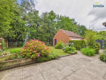 4 bedroom Detached house for sale in Barff Meadows, Glentham, LN8