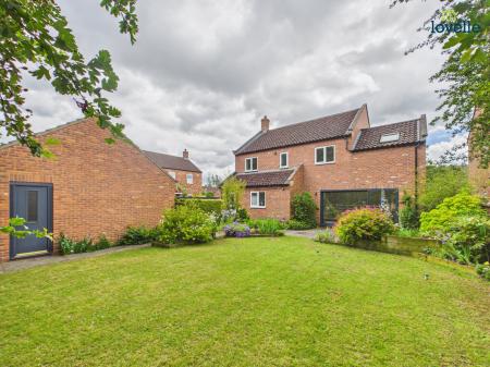 4 bedroom Detached house for sale in Barff Meadows, Glentham, LN8