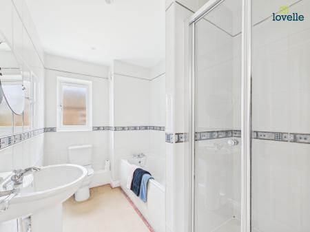 4 bedroom Detached house for sale in Barff Meadows, Glentham, LN8