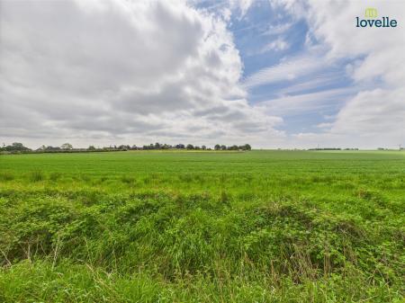 4 bedroom Detached bungalow for sale in Gainsborough Road, Market Rasen, LN8