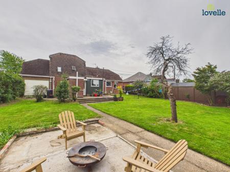 4 bedroom Detached bungalow for sale in Gainsborough Road, Market Rasen, LN8