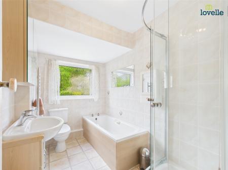 4 bedroom Detached bungalow for sale in Gainsborough Road, Market Rasen, LN8