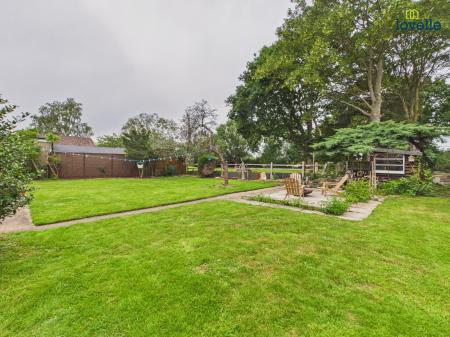 4 bedroom Detached bungalow for sale in Gainsborough Road, Market Rasen, LN8