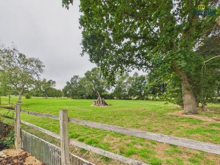 4 bedroom Detached bungalow for sale in Gainsborough Road, Market Rasen, LN8