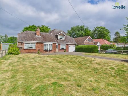 4 bedroom Detached bungalow for sale in Gainsborough Road, Market Rasen, LN8
