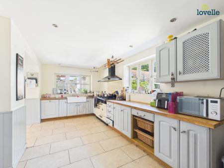 4 bedroom Detached house for sale in Dell Cottage, Buslingthorpe, LN3