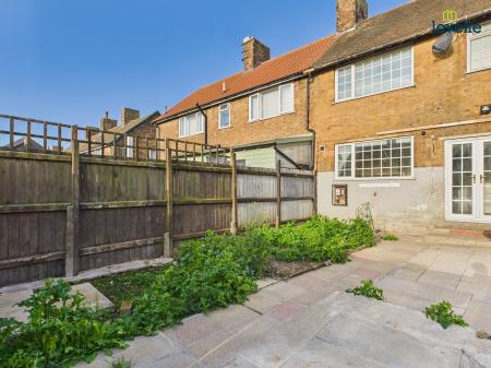 2 bedroom Terraced House to let in Windsmoor Road, Brookenby, LN8