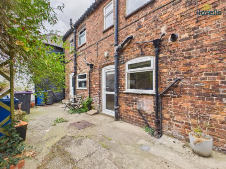 2 bedroom Terraced House for sale in Church Street, Caistor, LN7