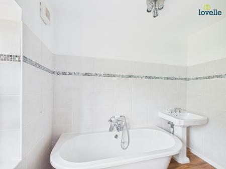 3 bedroom Semi-detached house to let in Blacksmiths Cottage, New Apley, LN8