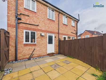 2 bedroom Semi-detached house to let in Waters Edge, Scawby Brook, DN20