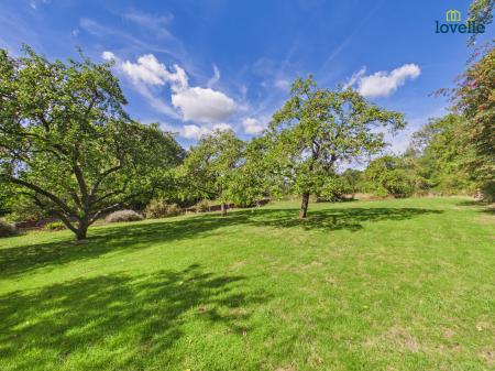 5 bedroom Detached bungalow for sale in Rasen Road, Tealby, LN8