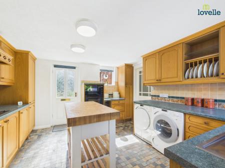 5 bedroom Detached bungalow for sale in Rasen Road, Tealby, LN8