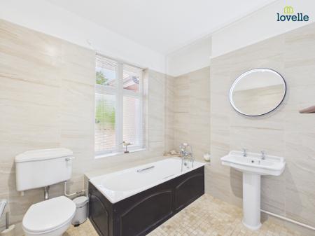 5 bedroom Detached bungalow for sale in Rasen Road, Tealby, LN8