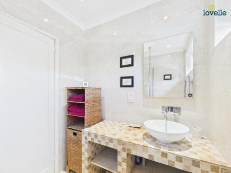 5 bedroom Detached bungalow for sale in Rasen Road, Tealby, LN8
