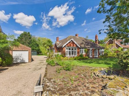 5 bedroom Detached bungalow for sale in Rasen Road, Tealby, LN8