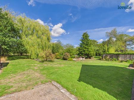 5 bedroom Detached bungalow for sale in Rasen Road, Tealby, LN8
