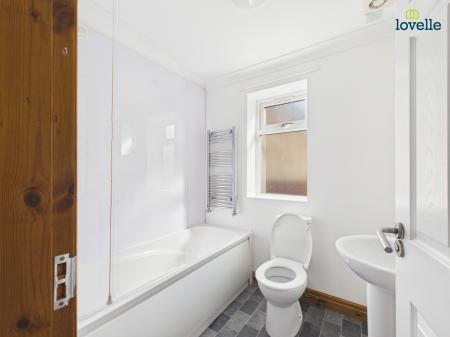 3 bedroom Detached house to let in Park Avenue, Barton-upon-Humber, DN18