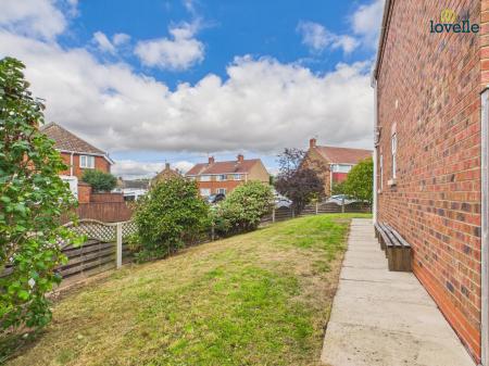 3 bedroom Detached house to let in Park Avenue, Barton-upon-Humber, DN18