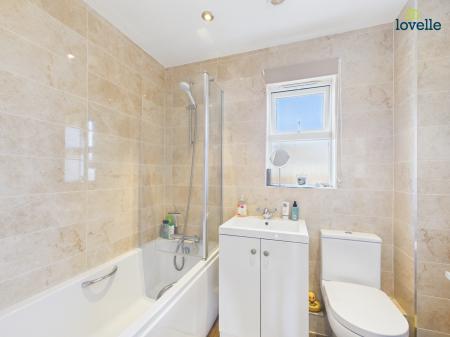 4 bedroom Detached house for sale in Birchwoods Close, Market Rasen, LN8