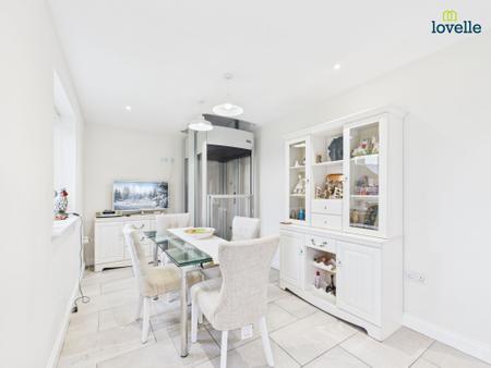 4 bedroom Detached house for sale in Heath Court, Middle Rasen, LN8