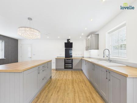 5 bedroom Detached house for sale in Bishop Norton Road, Glentham, LN8