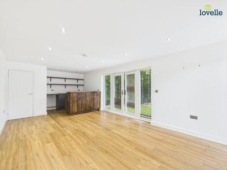5 bedroom Detached house for sale in Bishop Norton Road, Glentham, LN8