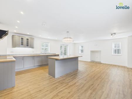 5 bedroom Detached house for sale in Bishop Norton Road, Glentham, LN8