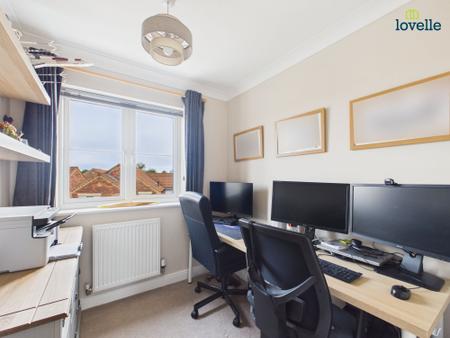 3 bedroom Semi-detached house for sale in Thirsk Close, Market Rasen, LN8
