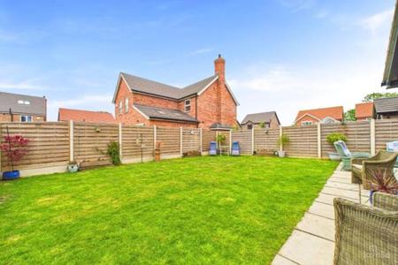 6 bedroom Detached house to let in Coxes Meadow, Ulceby, DN39