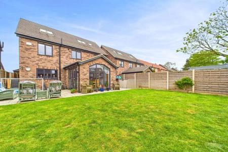6 bedroom Detached house to let in Coxes Meadow, Ulceby, DN39