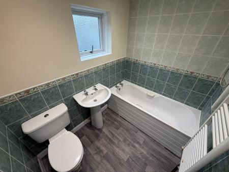 3 bedroom Link detached house to let in Mill Lane, Caistor, LN7