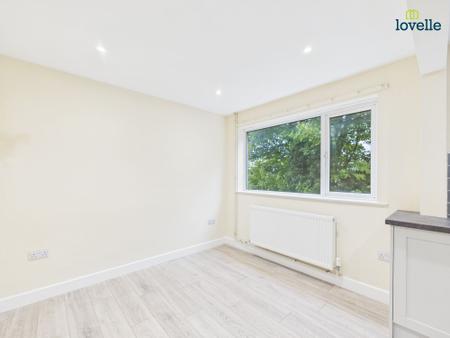 3 bedroom Link detached house to let in Mill Lane, Caistor, LN7